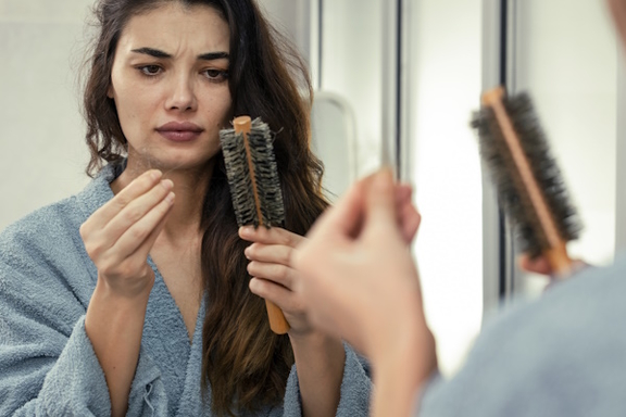 Haartransplantation bei Frauen - AEZ Hair, Haarzentrum in München